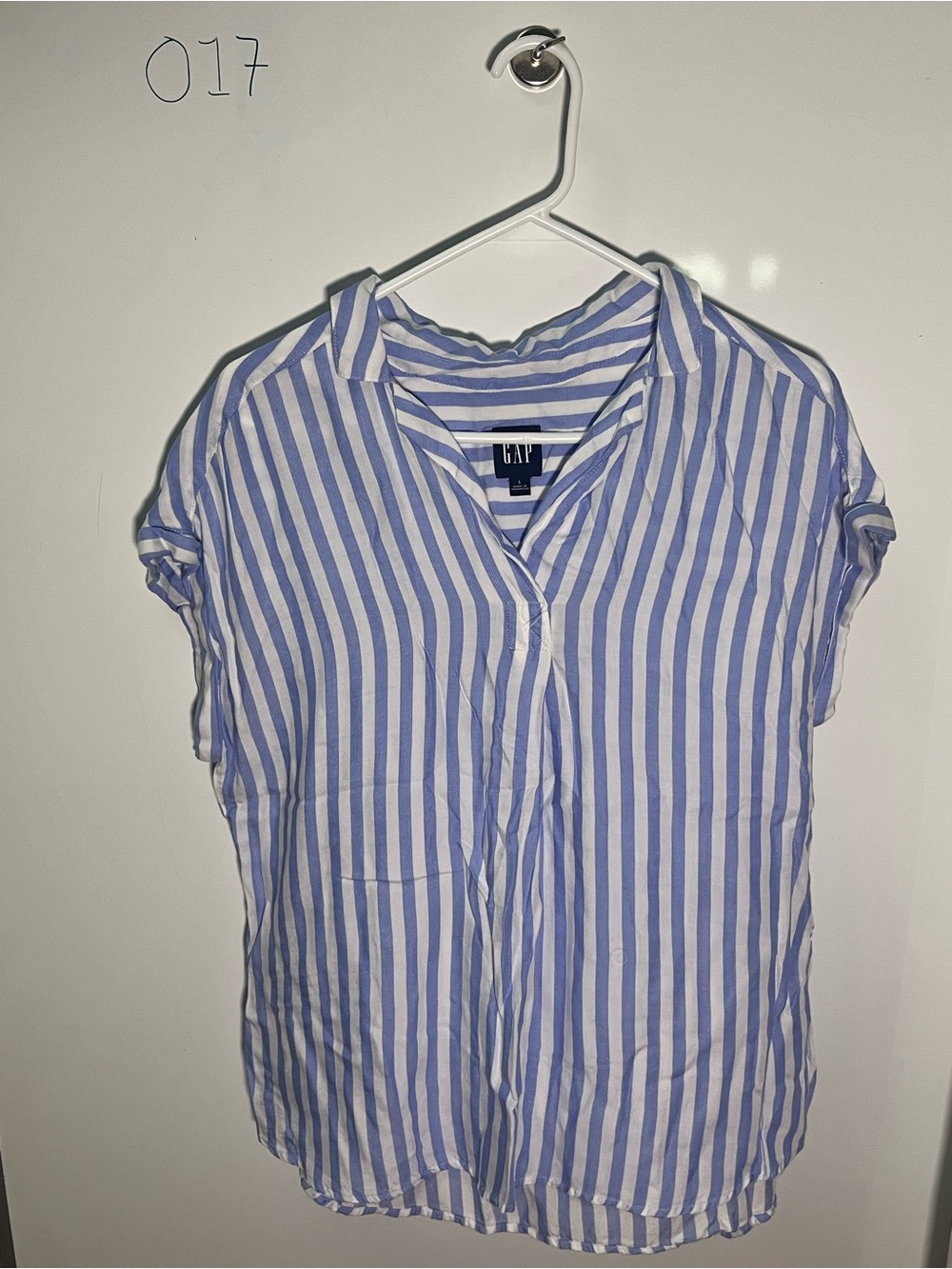 GAP Blue and White Vertical Stripe Short Sleeve Button-Front Shirt